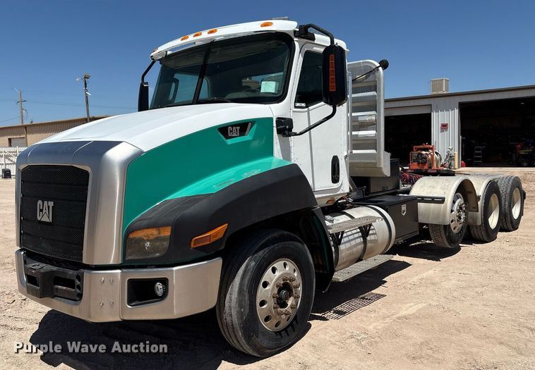 2014 Caterpillar CT660 semi truck - DX8069