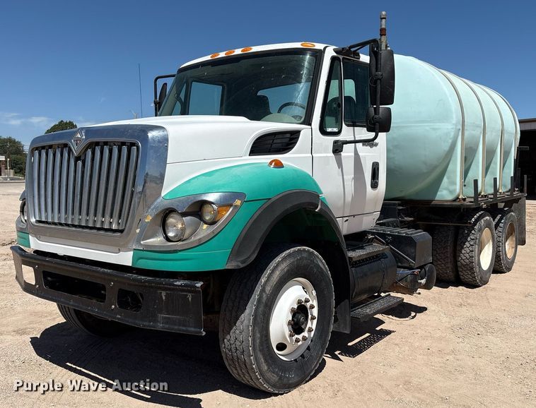 2008 International 7600 tank truck - DX8071