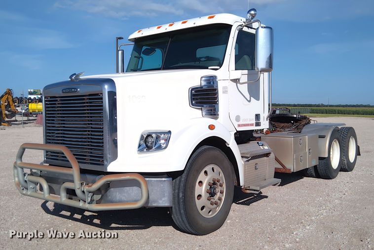 2015 Freightliner Coronado SD122 semi truck - DY0447
