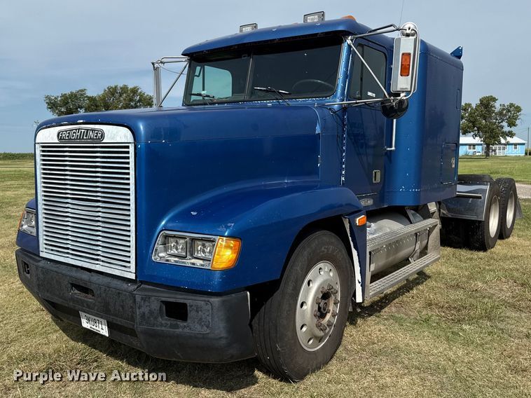 1994 Freightliner USF-1E semi truck - DZ8824