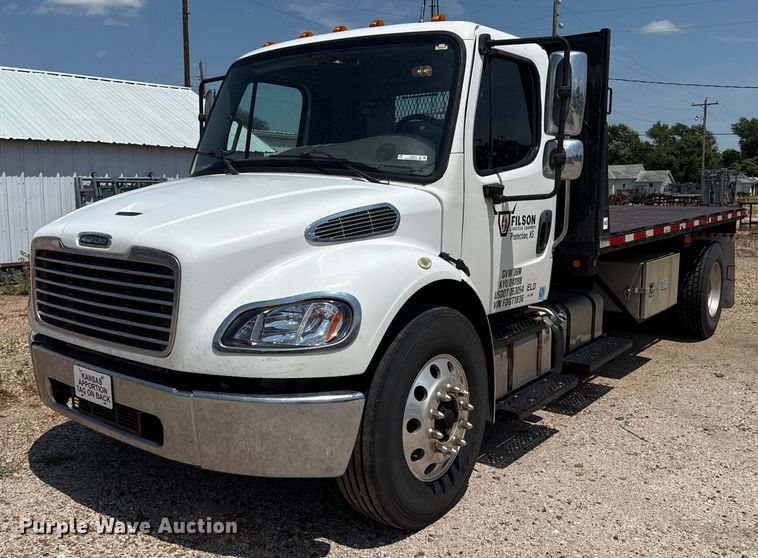 2015 Freightliner flatbed truck - DZ8835