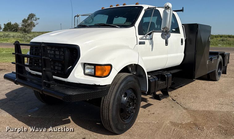 2000 Ford F750 Super Duty crew cab winch truck - DZ8876