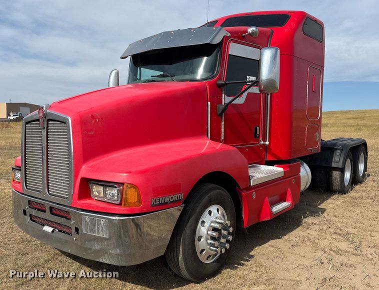 2007 Kenworth T600 semi truck - EC1097
