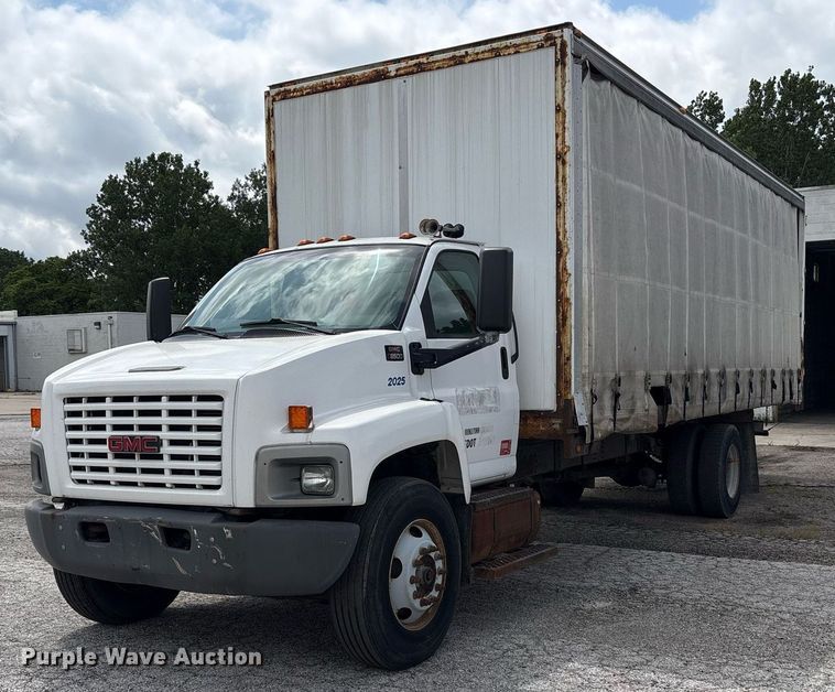 2004 GMC C8500 side curtain box truck - EC4353