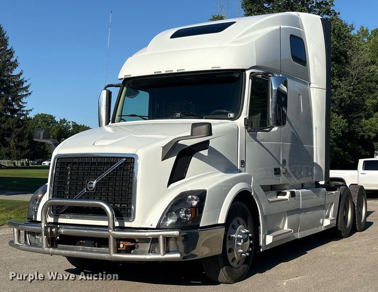 2015 Volvo VNL semi truck - EC4357