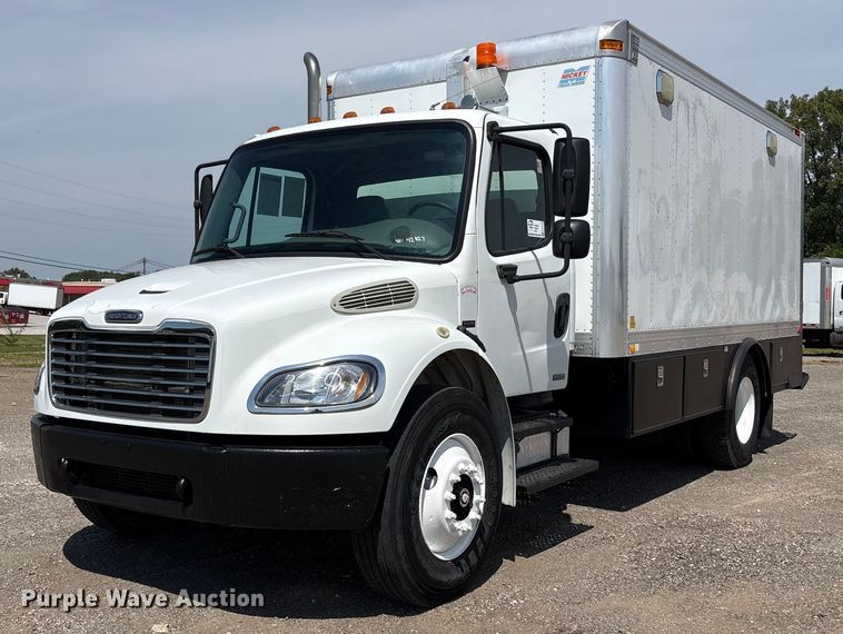 2005 Freightliner M2 fuel / lube truck - EC4378
