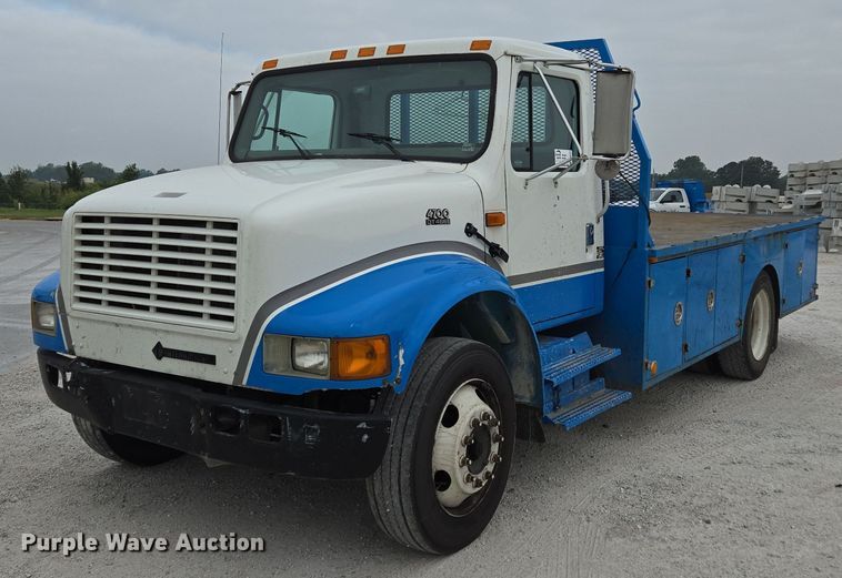 2000 International 4700 flatbed truck - ED2177