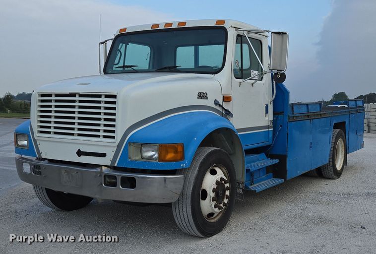 2000 International 4700 flatbed truck - ED2178