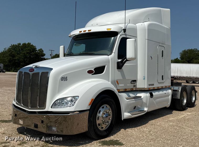 2015 Peterbilt 579 semi truck - ED5807