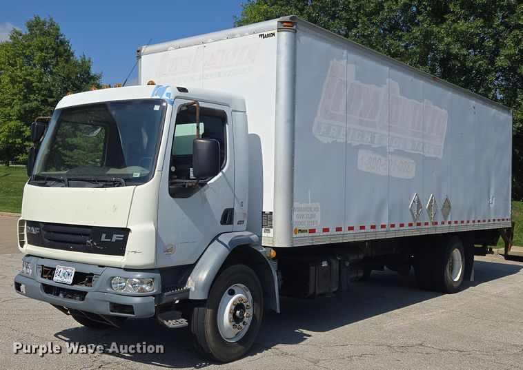 2014 Peterbilt 220 box truck - EF1945