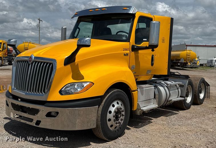 2021 International LT625 semi truck - EJ4831