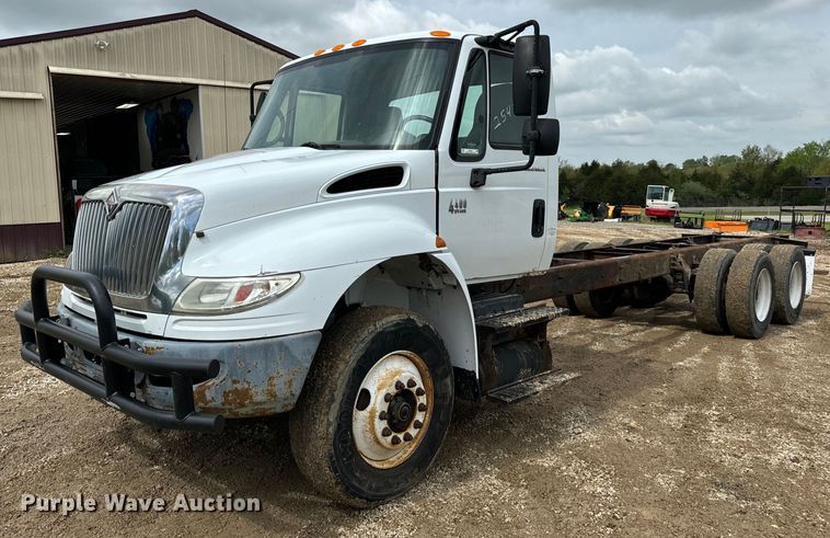 2007 International 4400 truck cab and chassis - EN4521