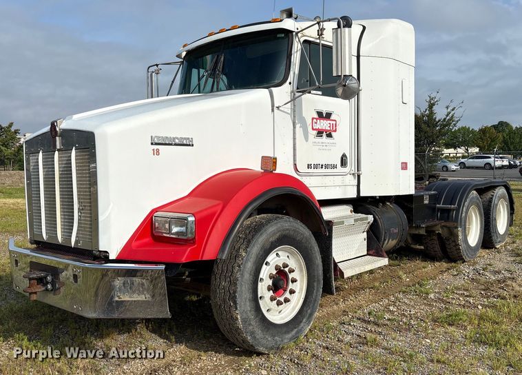 2001 Kenworth T800 semi truck - ET7041