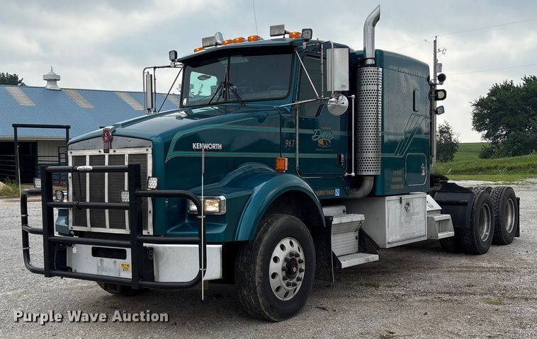 2005 Kenworth T800 semi truck - ET8504