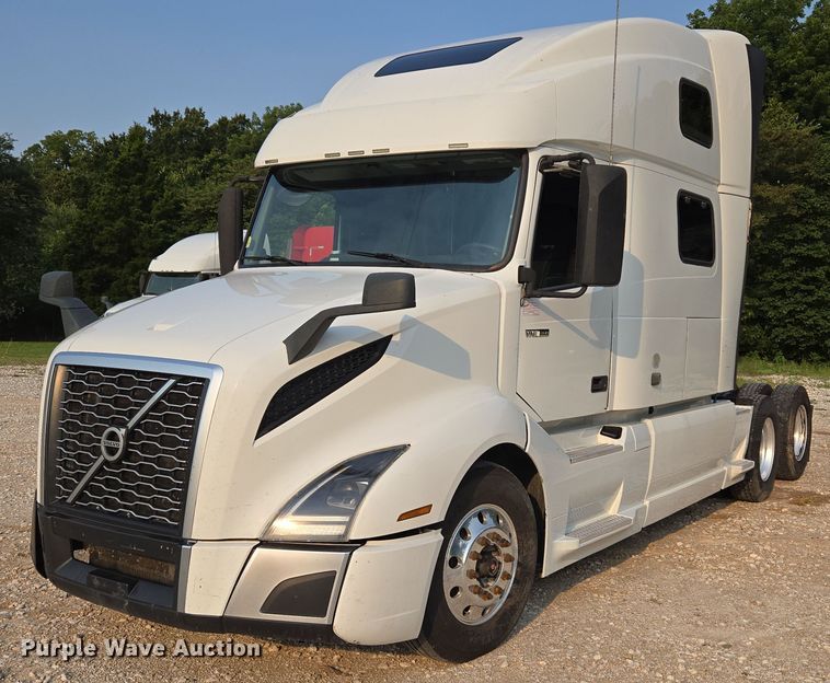 2019 Volvo Truck VNL semi truck - EU3536