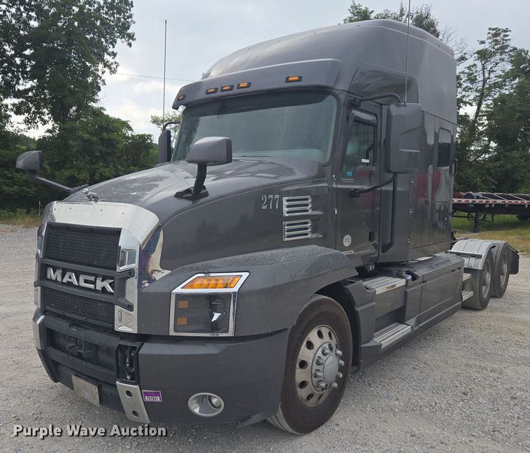 2019 Mack AN64T semi truck - FB9446