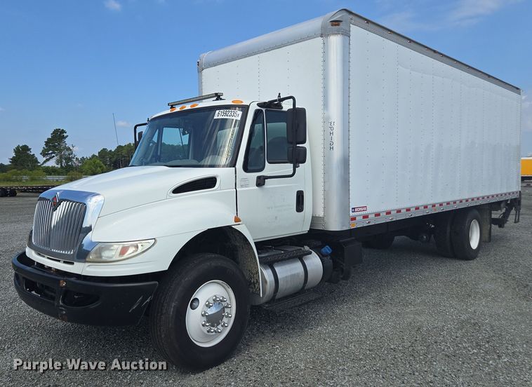 2017 International 4300 box truck - YA0658
