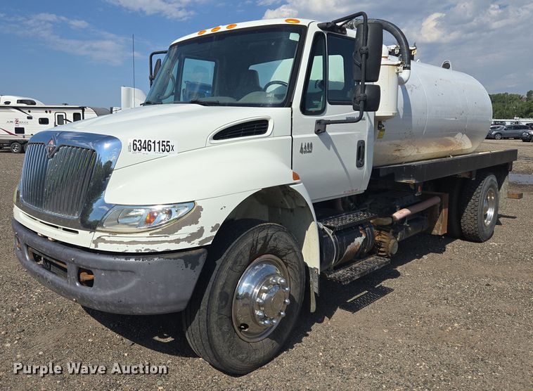 2007 International 4400 vacuum truck - YA0697