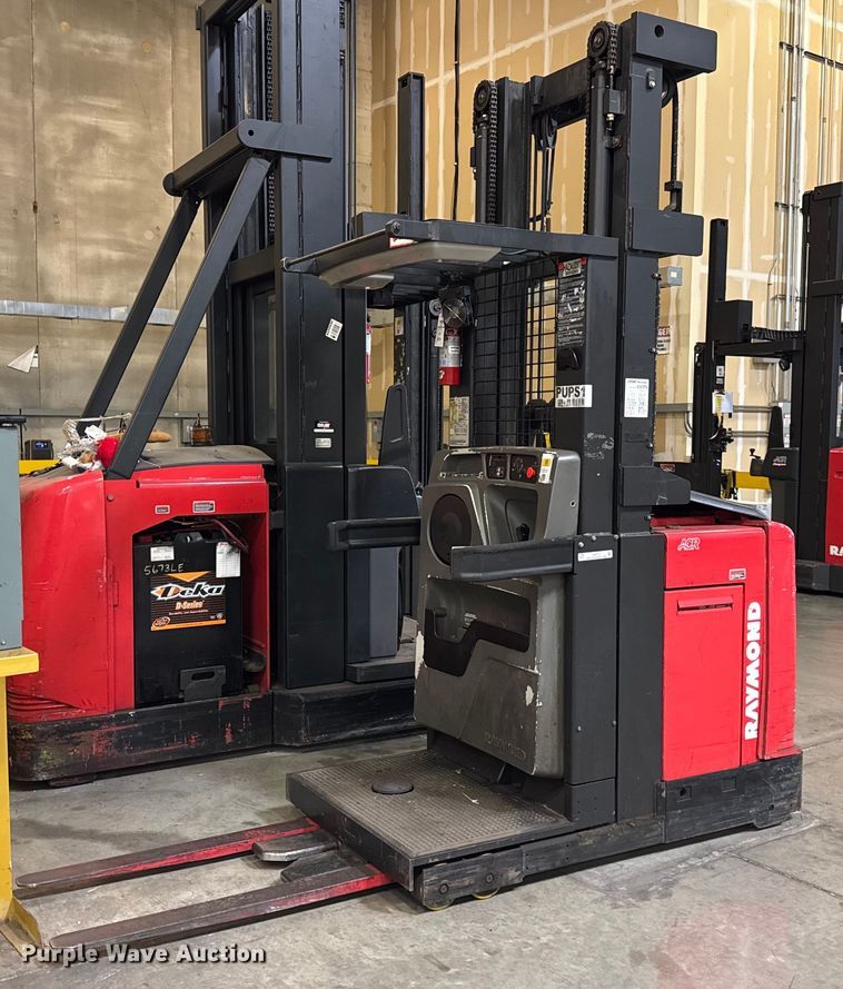 2016 Raymond 5600 order picker - DI9111