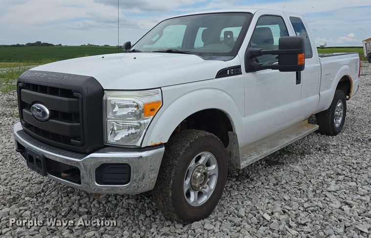2011 Ford F-250 XL Super Duty SuperCab pickup truck - DR3962