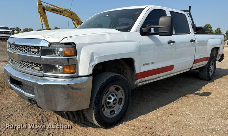 2019 Chevrolet Silverado 2500HD Crew Cab pickup truck - DS3867