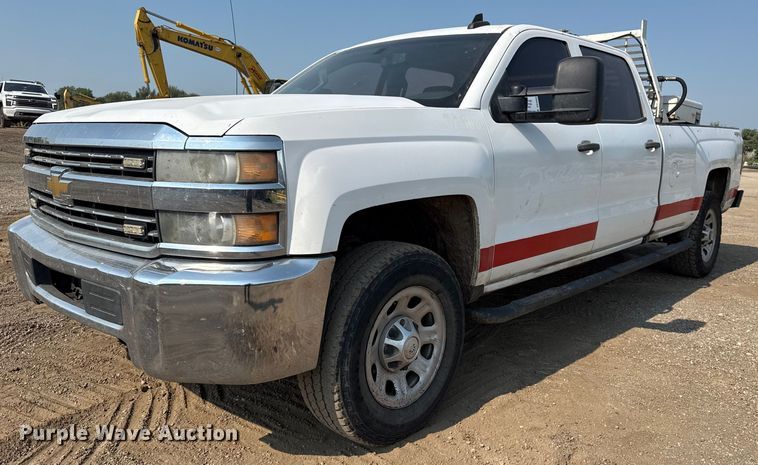 2015 Chevrolet Silverado 2500HD Crew Cab pickup truck - DS3868