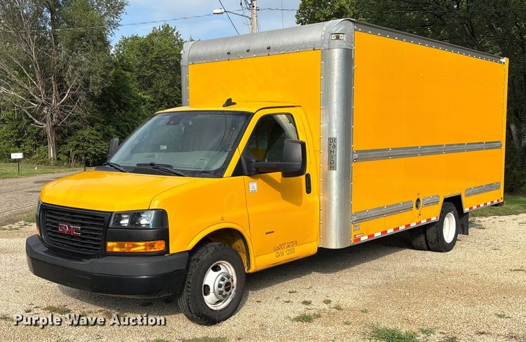 2019 GMC Savana G3500 box truck - DT3250