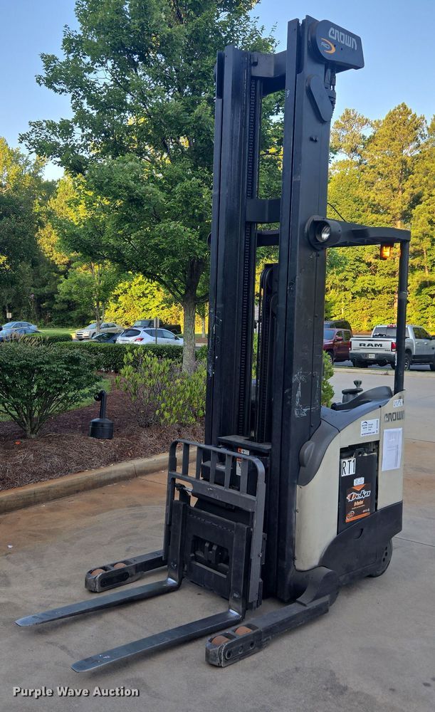 2012 Crown RD5725-30 reach truck - DU2506