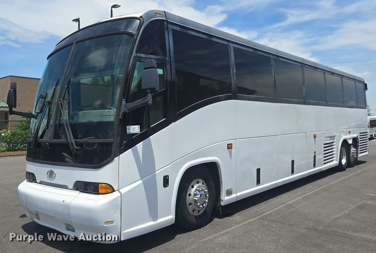 1999 Motor Coach Industries coach bus - DU7958