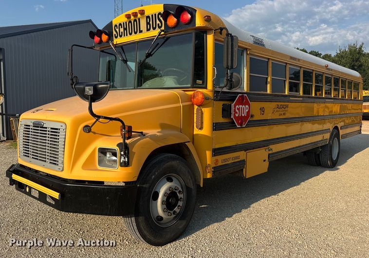 2004 Thomas school bus - DW3445