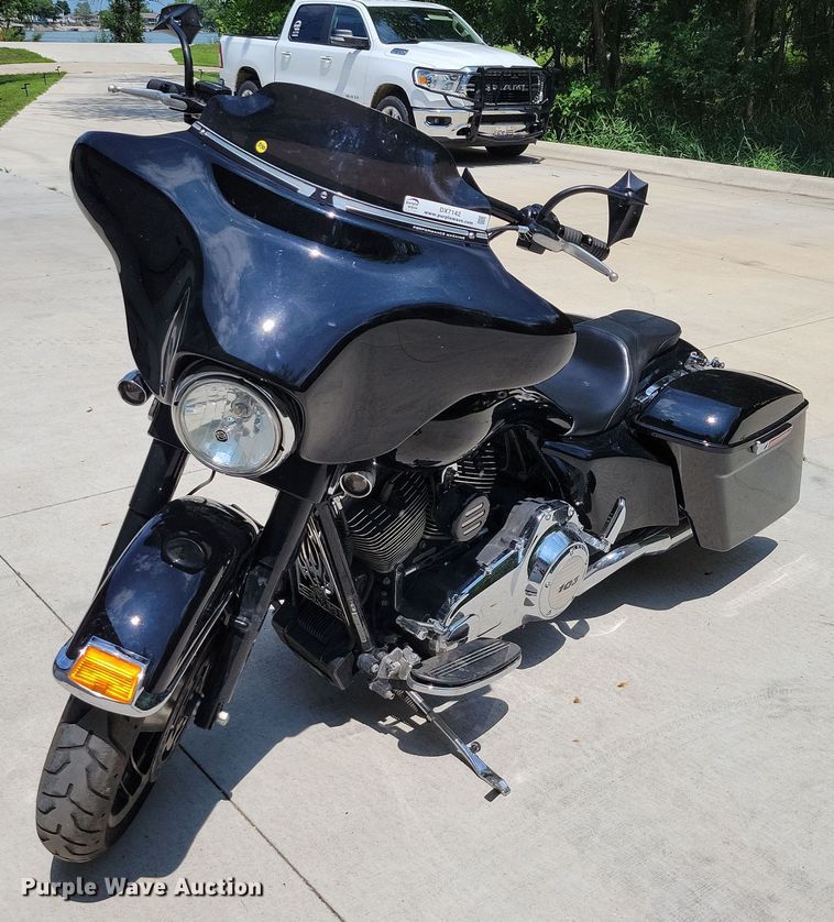 2013 Harley Davidson Street Glide motorcycle - DX7142