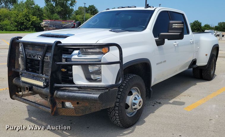 2021 Chevrolet Silverado 3500HD Crew Cab pickup truck - DX7197