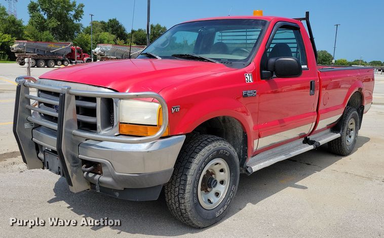 2001 Ford F250 Super Duty pickup truck - DX7198