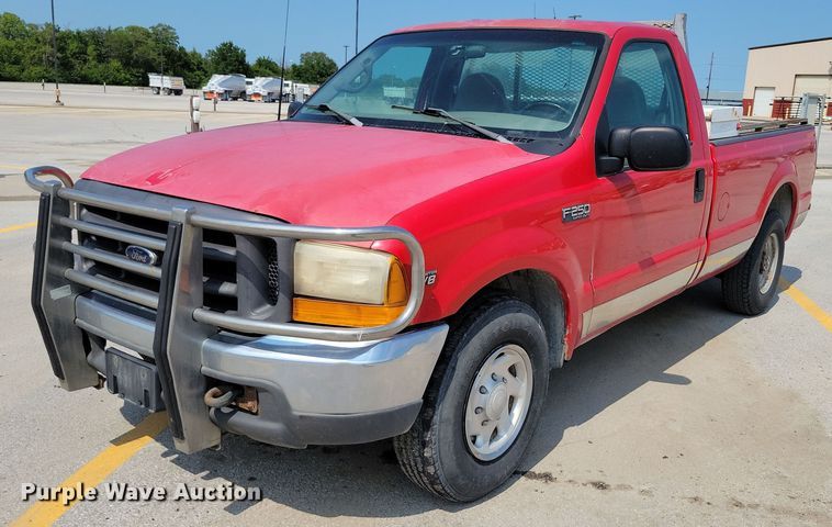 1999 Ford F250 Super Duty pickup truck - DX7201