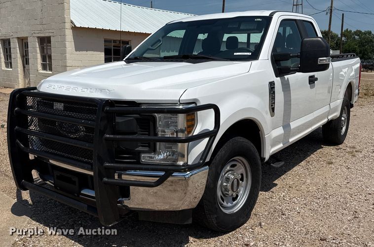 2018 Ford F250 SuperCab pickup truck - DZ8836