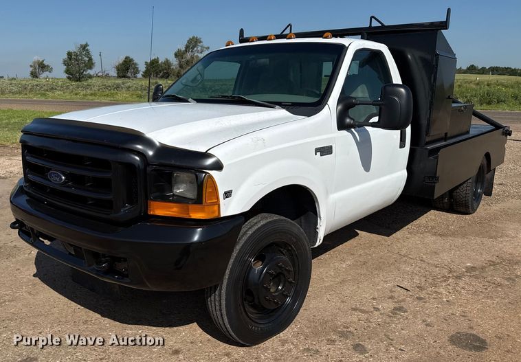 1999 Ford F450 Super Duty winch truck - DZ8879