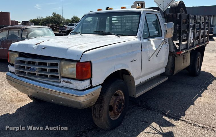 1990 Ford F350 flatbed pickup truck - DZ8880