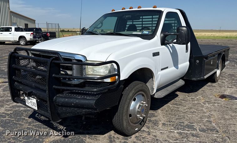 2002 Ford F550 flatbed truck - DZ8914
