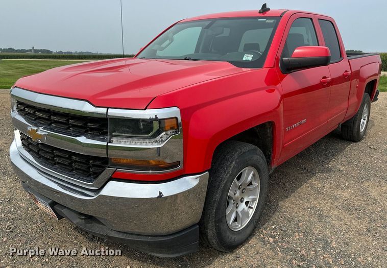 2017 Chevrolet Silverado 1500 LT Double Cab pickup truck - EB2868