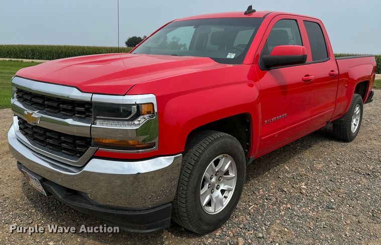 2017 Chevrolet Silverado 1500 LT Double Cab pickup truck - EB2872