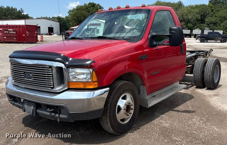 2000 Ford F350 Super Duty XLT pickup truck cab and chassis - EC4388