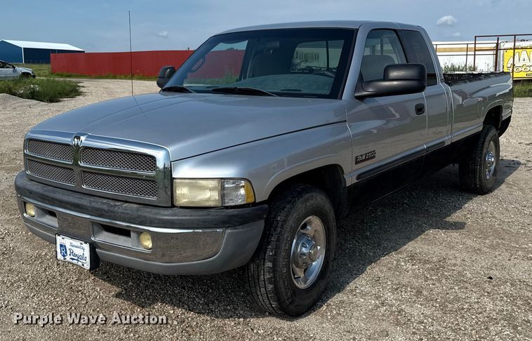 2001 Dodge Ram 2500 Quad Cab pickup truck - ED4461