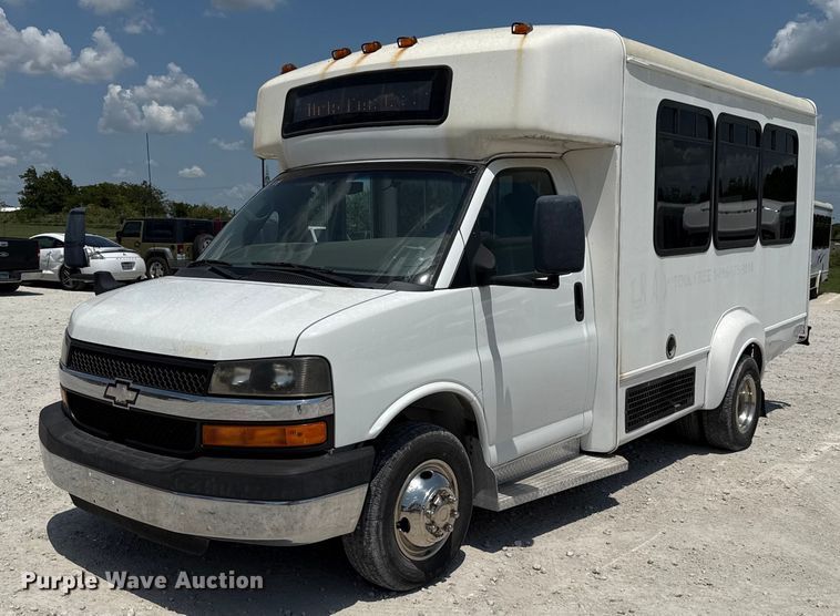 2014 Chevrolet Express 3500 shuttle bus - ED5812