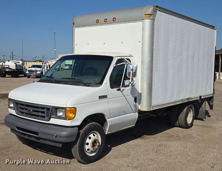 2006 Ford E350 box truck - EF1845