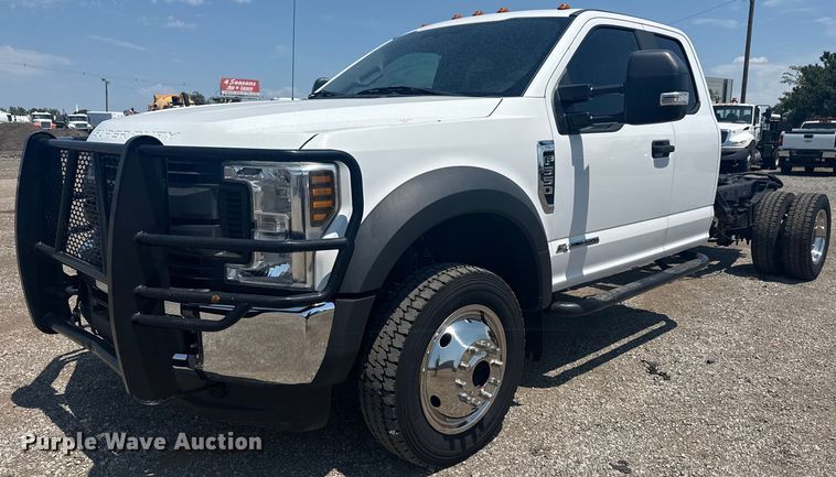 2018 Ford F550 Super Duty truck cab and chassis - EG6123