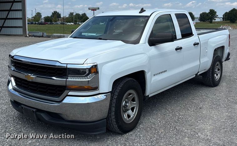2017 Chevrolet Silverado 1500 Double Cab pickup truck - EJ7646