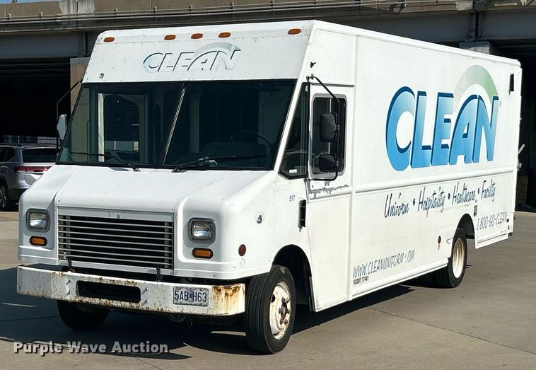 2014 Freightliner MT45 delivery van - EK8305