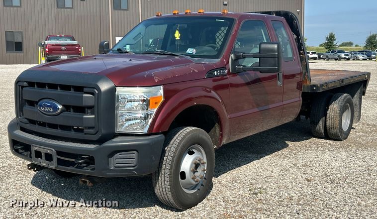 2012 Ford F350 Super Duty XL SuperCab flatbed pickup truck - EK8495