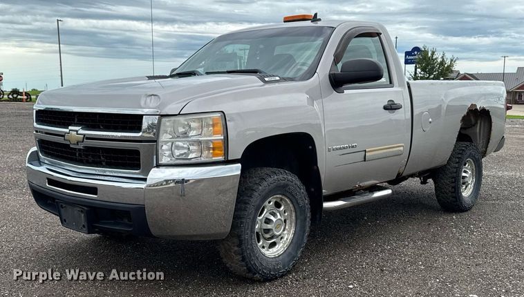 2009 Chevrolet Silverado 2500HD pickup truck - EM2208