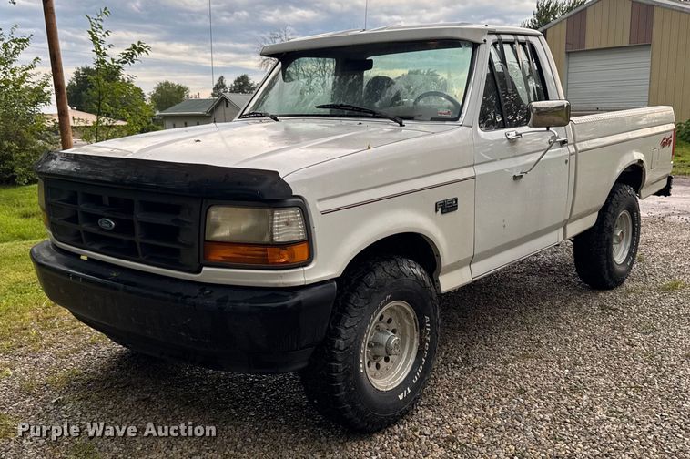 1996 Ford F150 pickup truck - EM2268